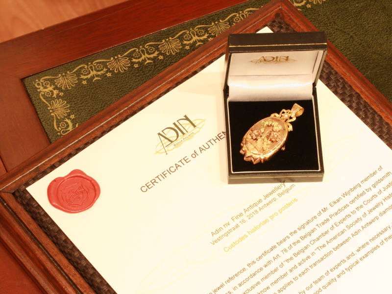 Flowery Victorian gold brooch pendant with half seed pearls